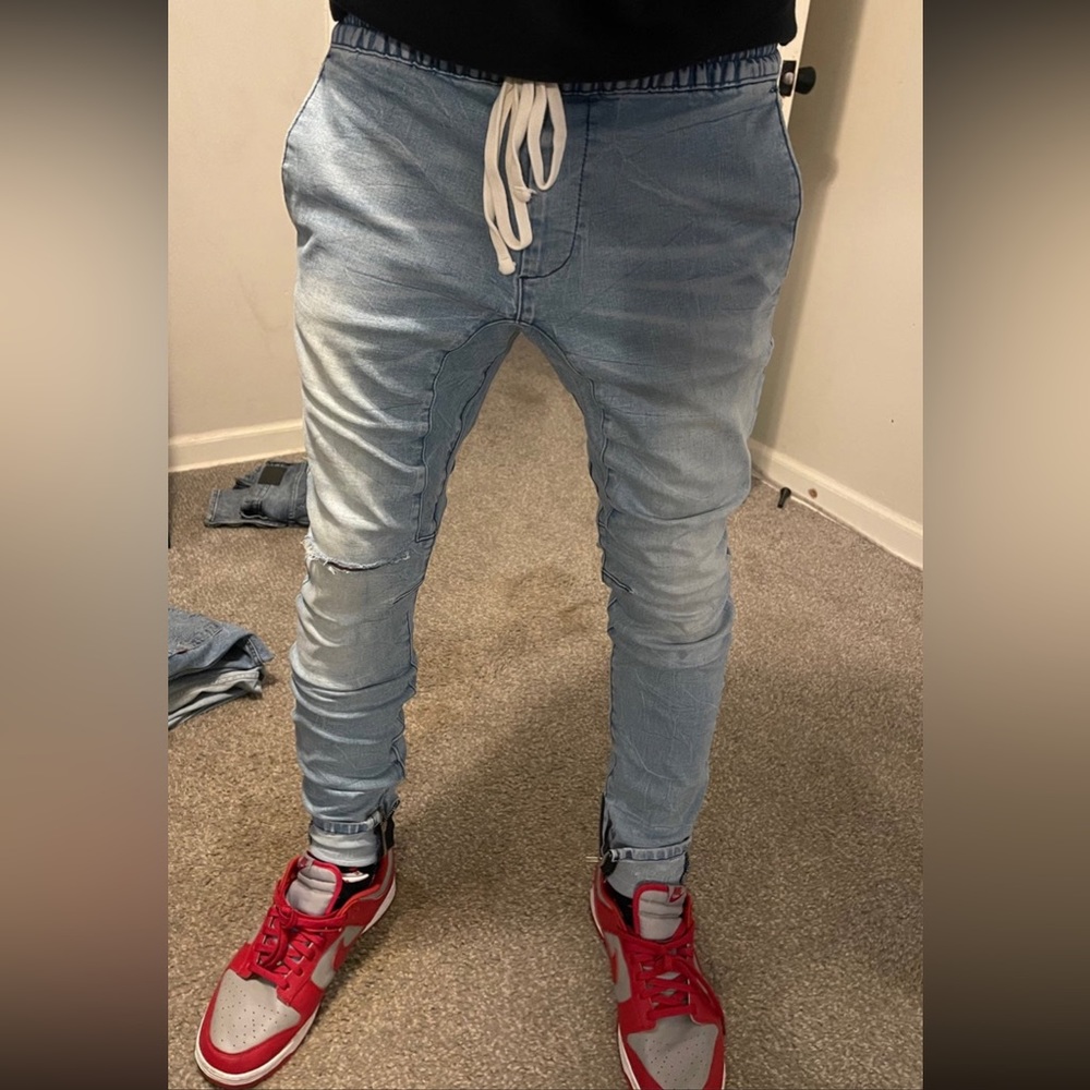 PacSun Active Street Jean Joggers Size Medium (fits 28-38 with drawstring!!!)